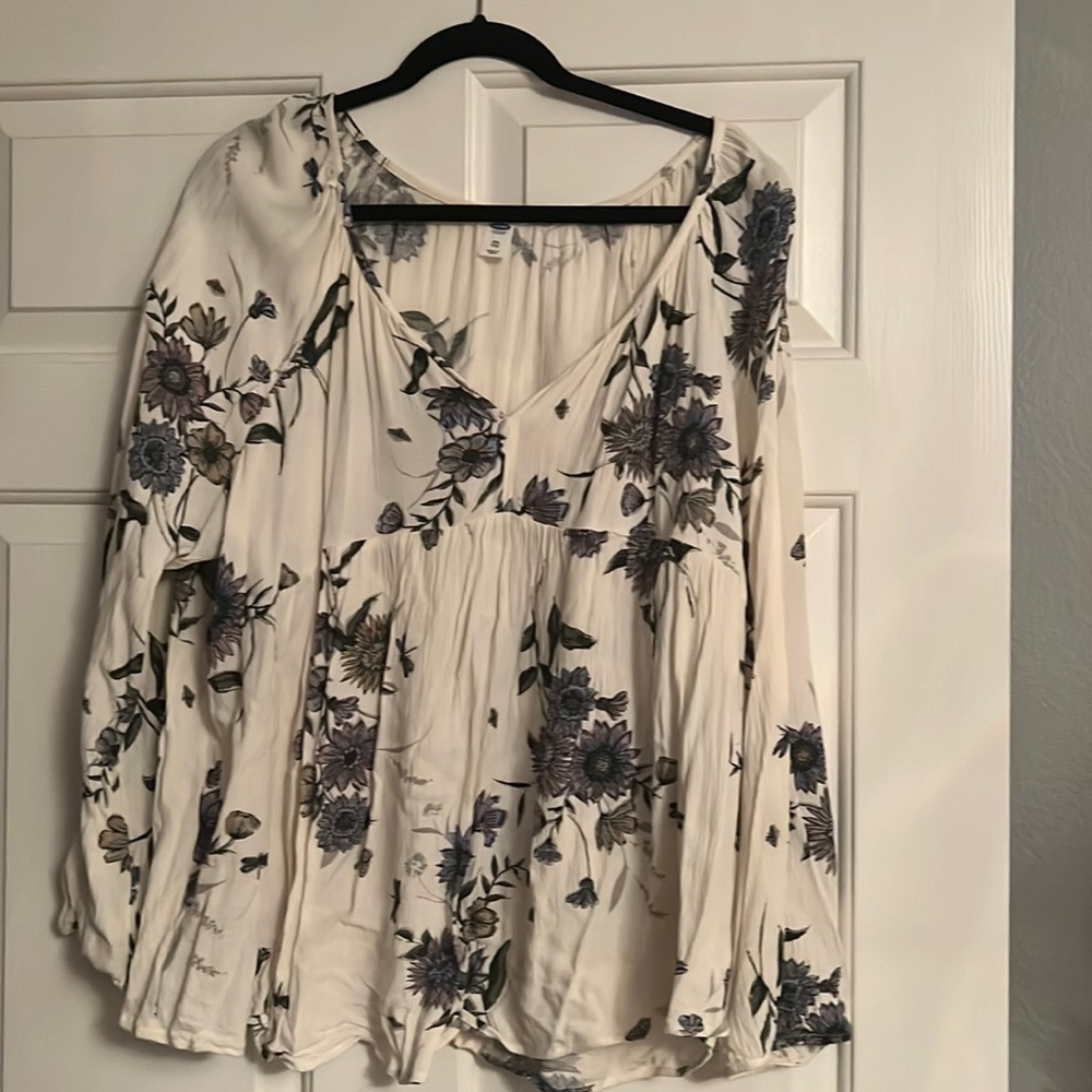 Lightweight, empire waist, long sleeve crinkle shirt